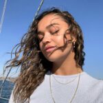 Madison Bailey Instagram - That feeling when you find your fenty match 😌🤎 I’m wearing #EAZEDROP Blurring Skin Tint in shade ‘13’ and it’s giving #FentyFaceFresh ✨ #FentyFacePartner #FindYourFentyMatch