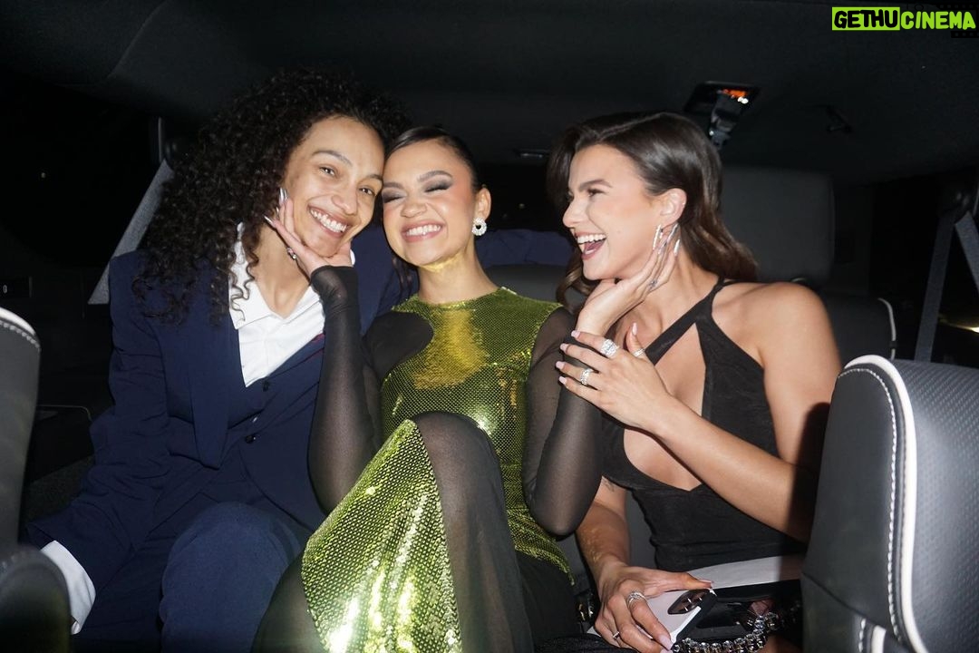 Madison Bailey Instagram - My trio 🖤 My home base 🖤