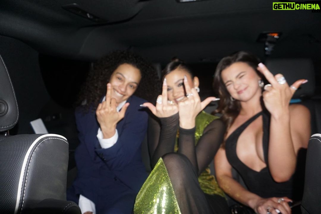 Madison Bailey Instagram - My trio 🖤 My home base 🖤