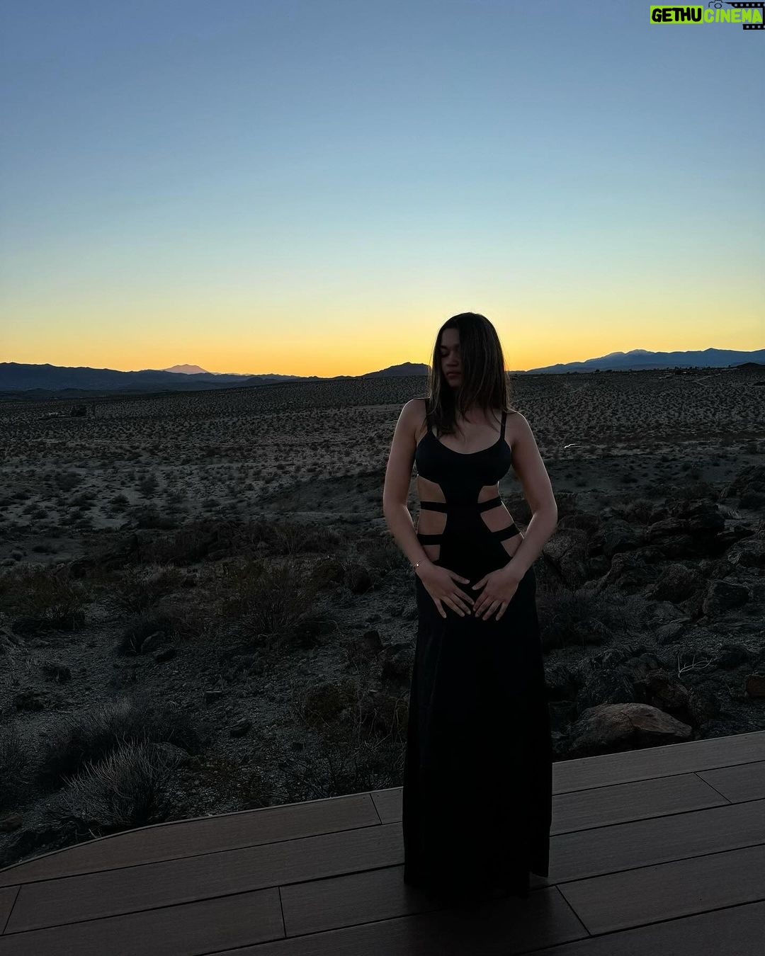 Madison Bailey Instagram - New year, new intentions 🌵