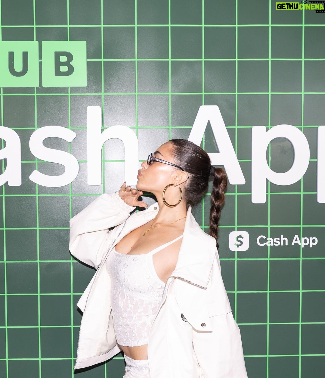 Madison Beer Instagram - 🌟🌟 🏁 what a day what a dayyy ! my very first time ever seein formula 1 ,, thank u for bringing me yesterday @cashapp - best time xx #partner