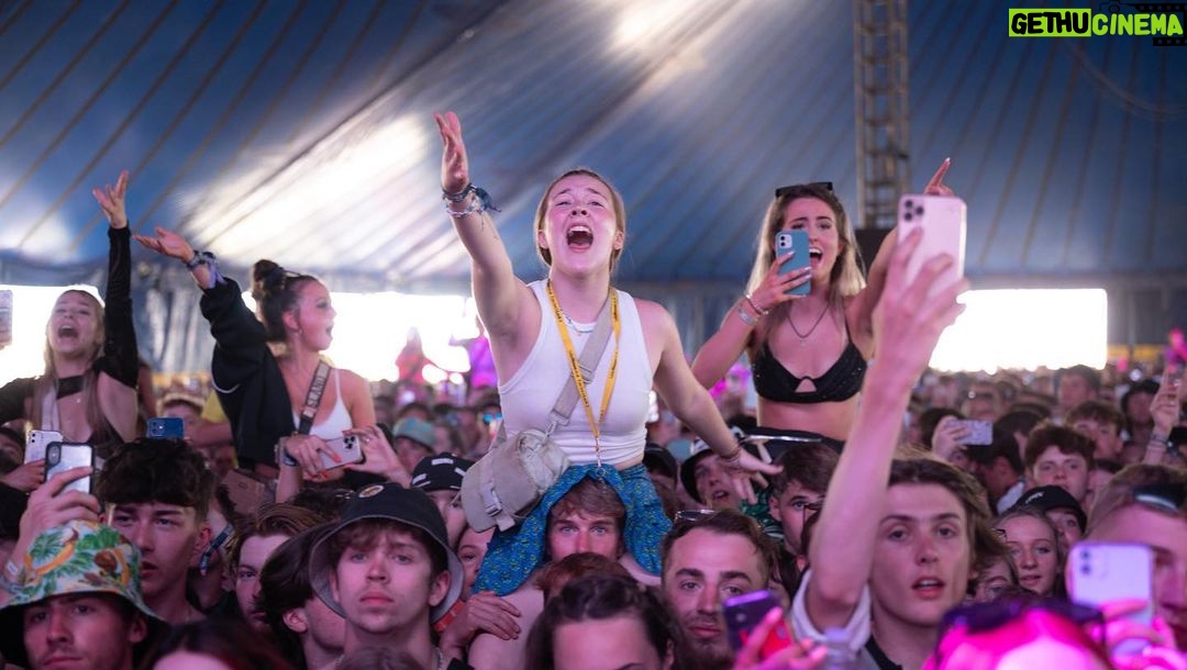 Madison Beer Instagram - reading and leeds !!!!!! thank you so so much. unforgettable and truly a 24 hours out of my wildest dreams … 🤍