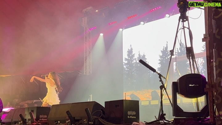 Madison Beer Instagram - reading and leeds !!!!!! thank you so so much. unforgettable and truly a 24 hours out of my wildest dreams … 🤍
