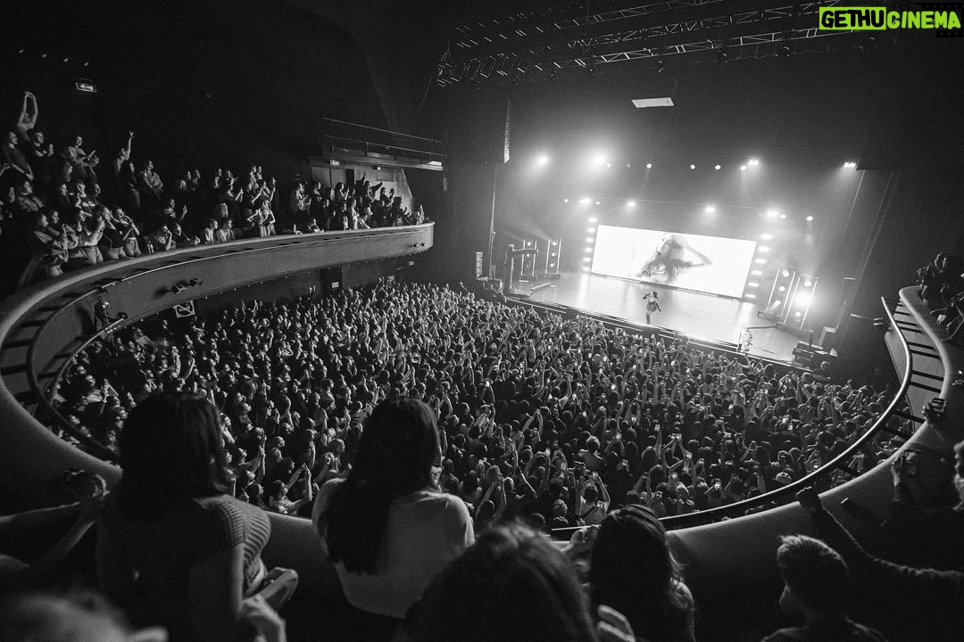 Madison Beer Instagram - paris i am still crying ᴗ͈ˬᴗ͈ L'Olympia
