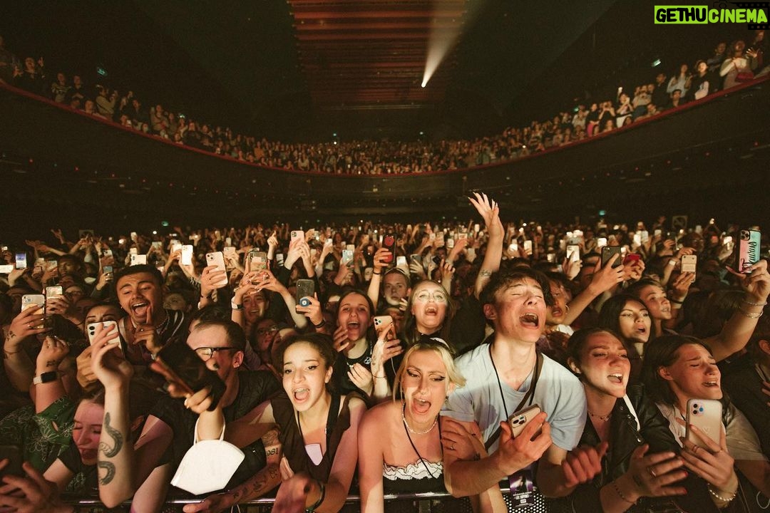 Madison Beer Instagram - paris i am still crying ᴗ͈ˬᴗ͈ L'Olympia