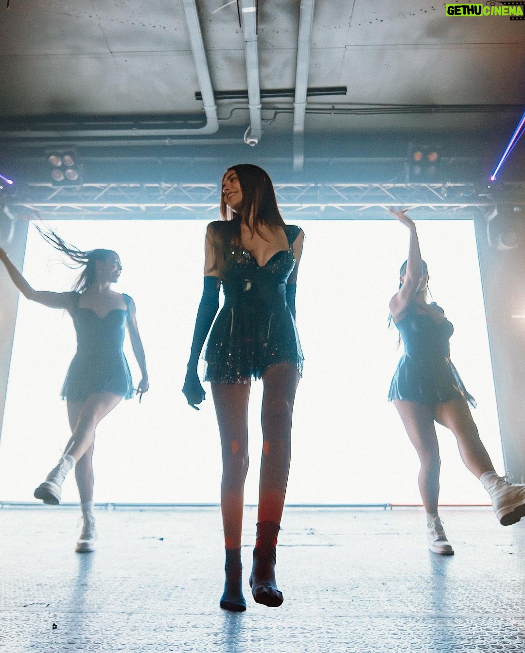 Madison Beer Instagram - two lovely shows in italy ðŸŒ