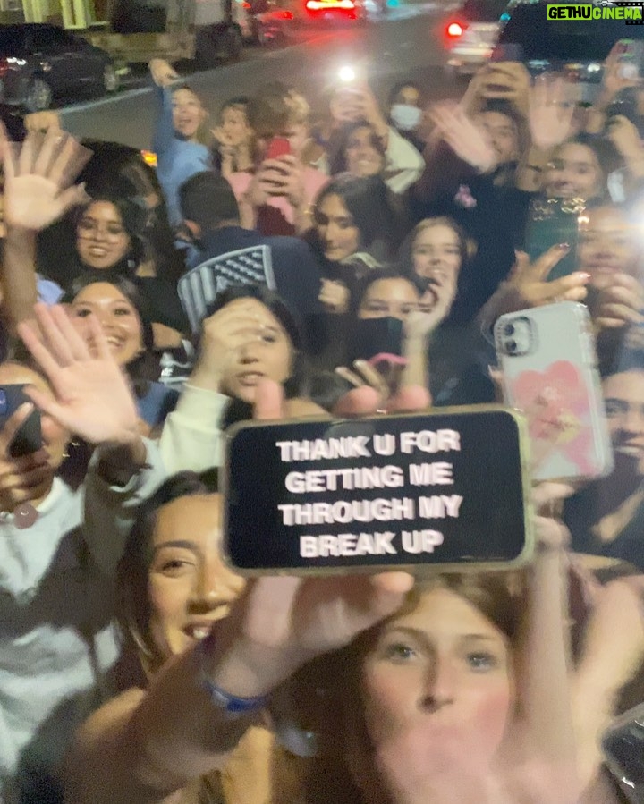 Madison Beer Instagram - rlly fuckin thankful for this . thank you san diego . have a lovely holiday everyone 🌼 House of Blues San Diego