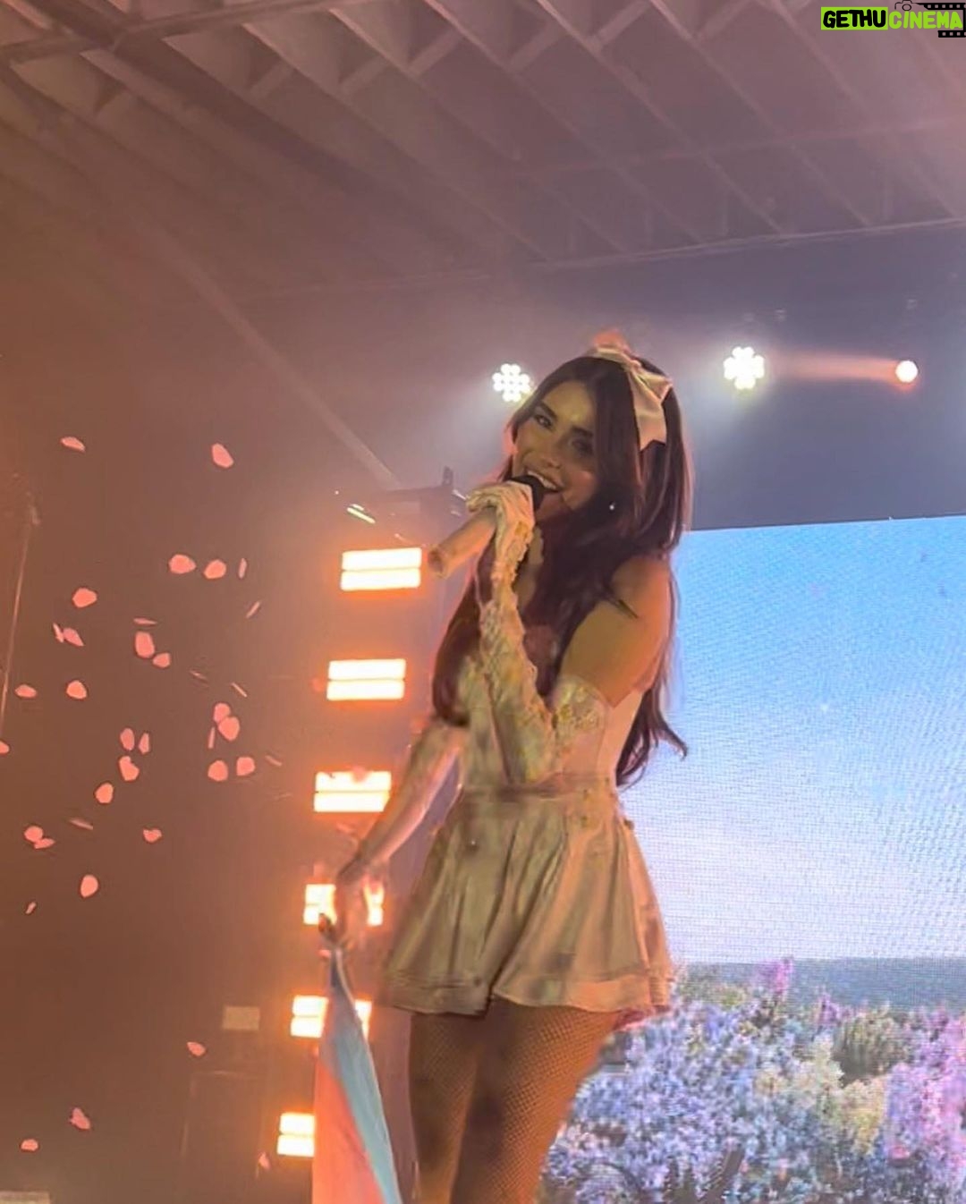 Madison Beer Instagram - big hand heart to you too kc Kansas City, Missouri