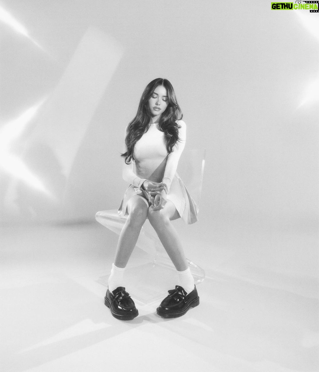 Madison Beer Instagram - 🌨 shop my fav @forever21 holiday / party styles available now online n in stores #f21partycollection #partner