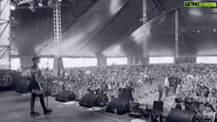 Madison Beer Instagram - reading and leeds !!!!!! thank you so so much. unforgettable and truly a 24 hours out of my wildest dreams … 🤍
