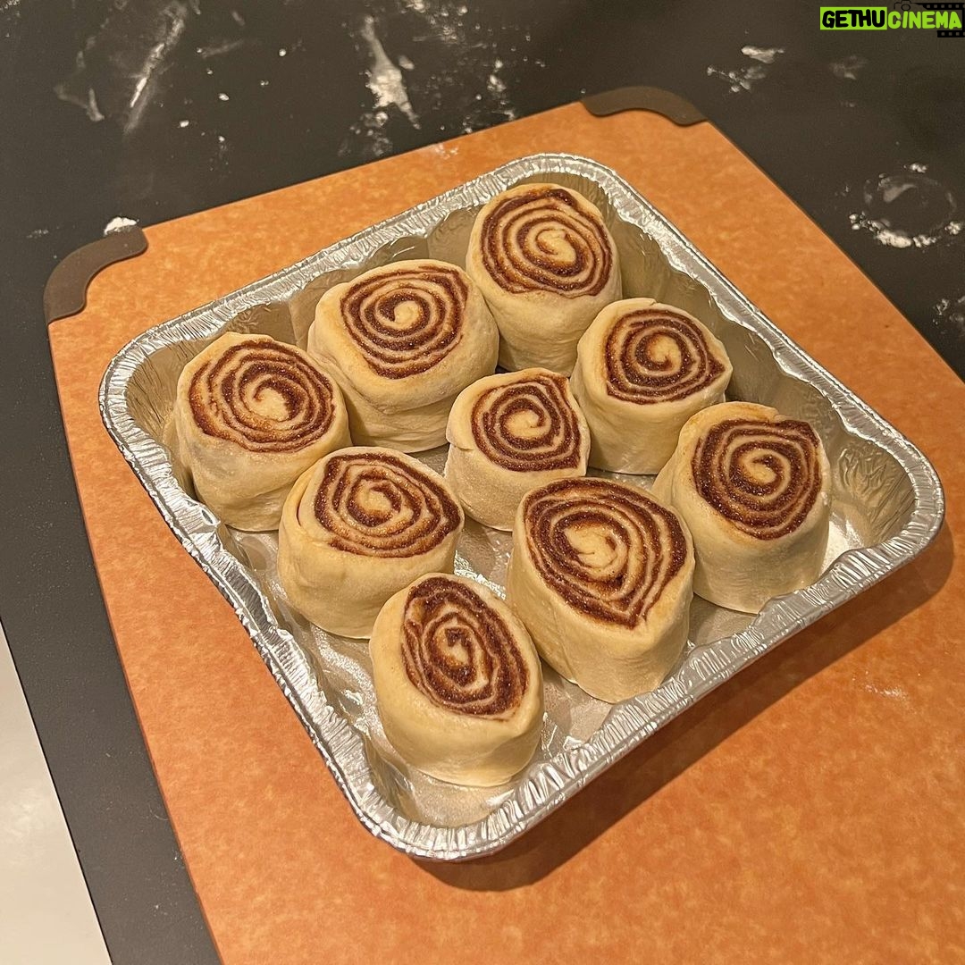 Madison Beer Instagram - no cinnamon roll emoji