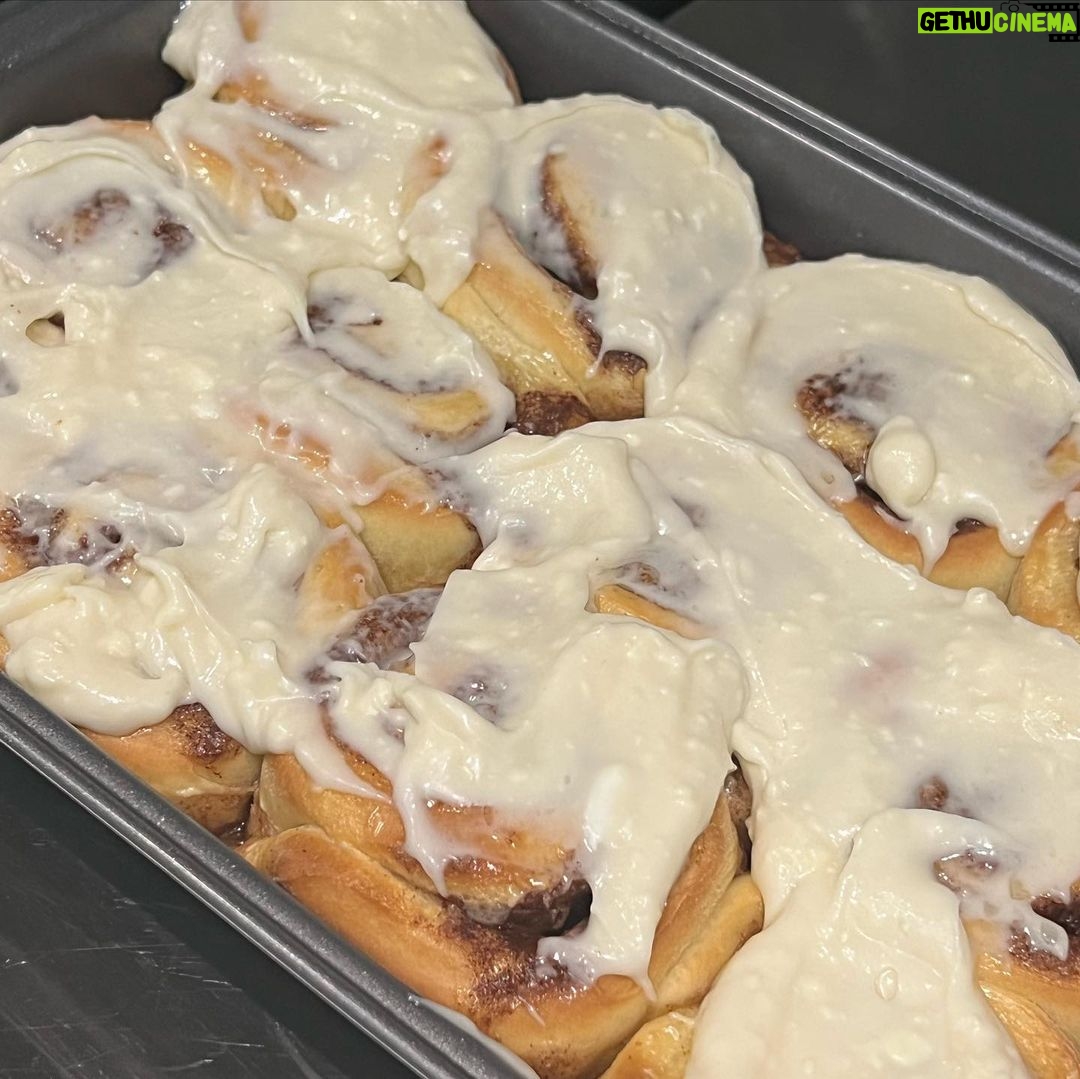 Madison Beer Instagram - no cinnamon roll emoji