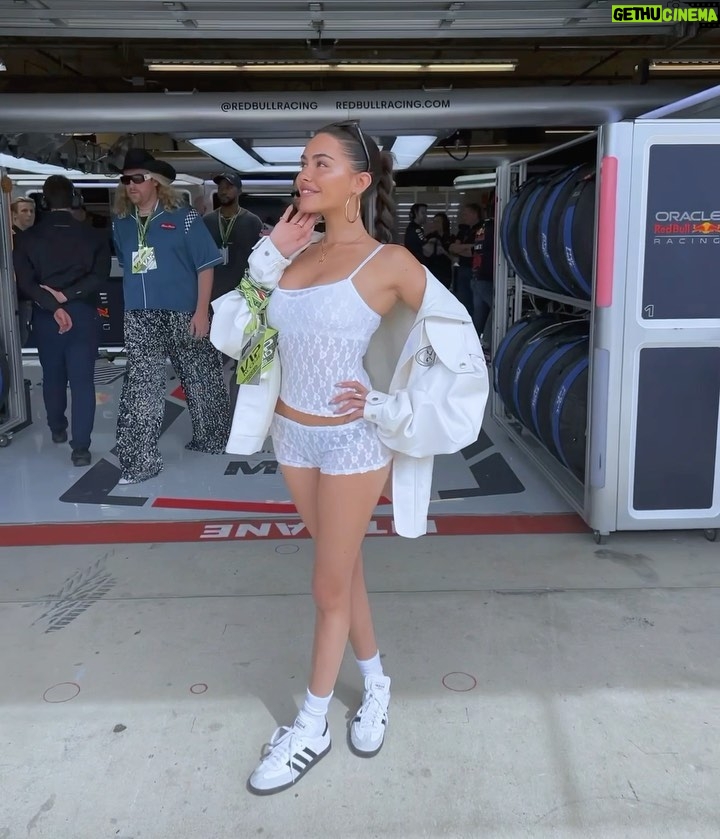 Madison Beer Instagram - 🌟🌟 🏁 what a day what a dayyy ! my very first time ever seein formula 1 ,, thank u for bringing me yesterday @cashapp - best time xx #partner