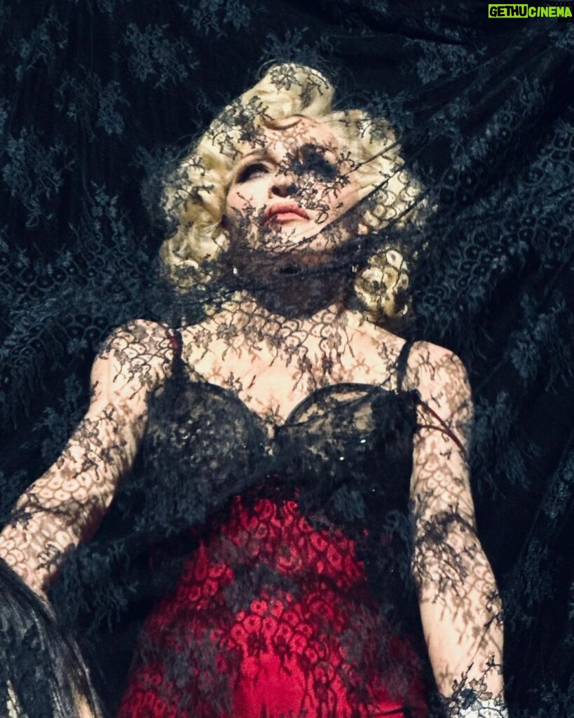 Madonna Instagram - Thank you Barcelona 🇪🇸…………… incredible. Energy ⚡️⚡️⚡️
