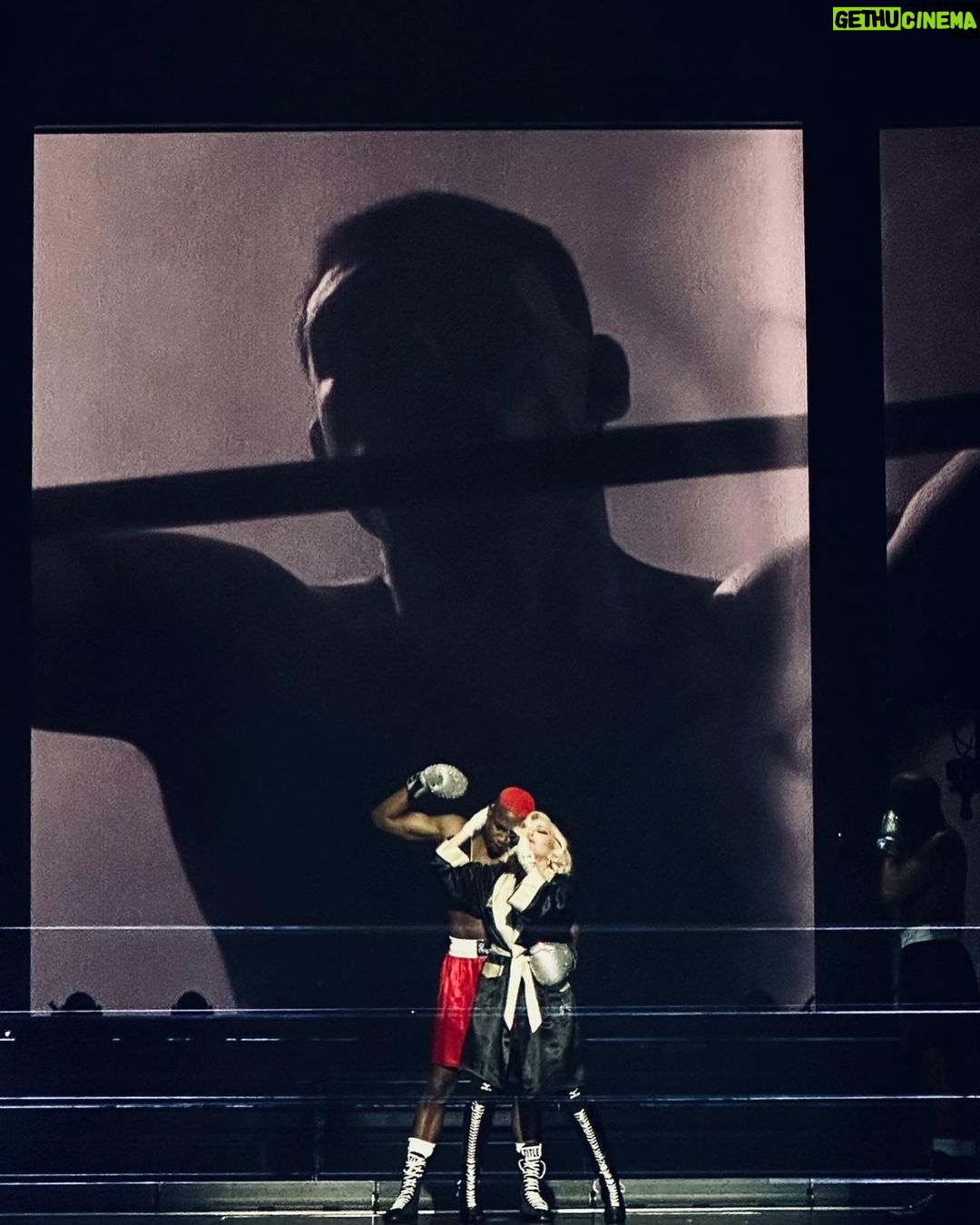 Madonna Instagram - London was a Knock Out ๐ฅ๐ฅ๐ฅ๐ฅ. 4 unforgettable evenings! Thank you for your Warm Welcome! ๐ฌ๐งโฅ๏ธ #madonnacelebrationtour