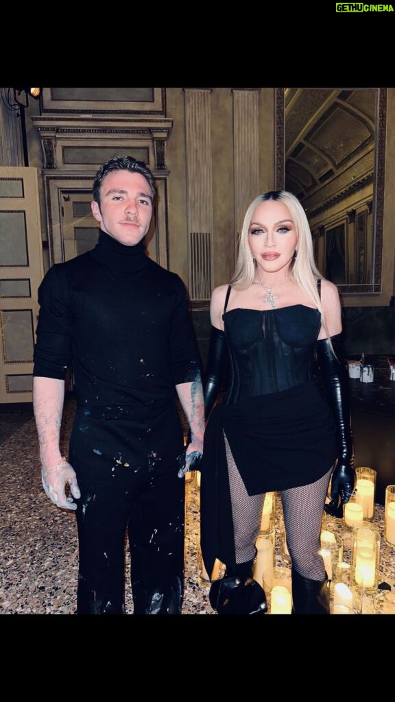 Madonna Instagram - A Magical Evening at The Palazzo Reale ! The Exhibition of @luigiandiango was amazing ⚡️⚡️⚡️ but To watch my son Rocco’s paint a model live @lynleyeilers was Truly a magical experience while musicians played Ravel’s “ Bolero” — A. moment I will never forget! Bravo @roccoritchie . ♥️ I am so proud of you and certainly the luckiest Mom in the world! Thank you to everyone who made it possible! Especially @luigiandiango @palazzorealemilano @dolcegabbana @abramovicinstitute