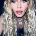 Madonna Instagram - What it feels like for a girl…………Paris Dump! 🇫🇷♥️
