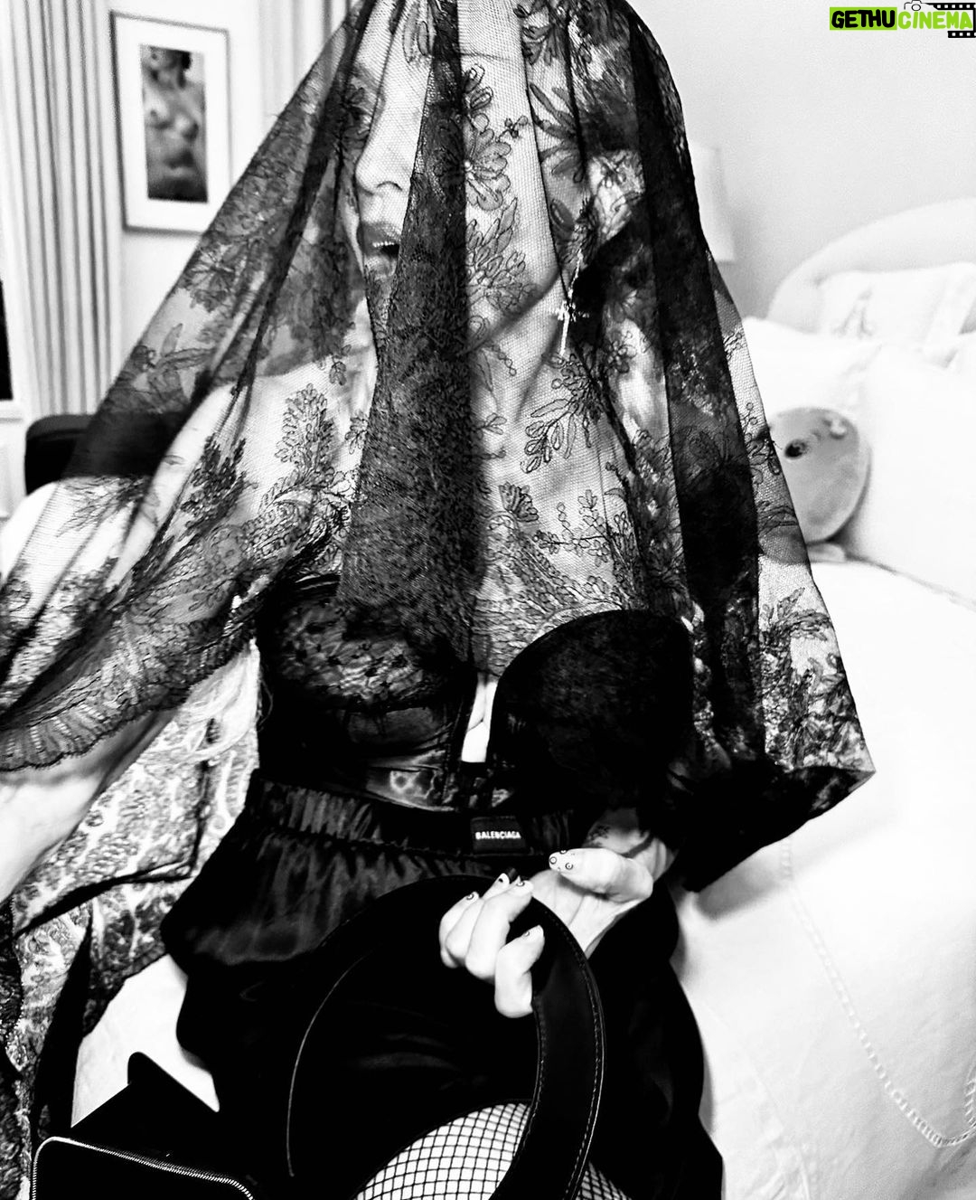 Madonna Instagram - All dressed up and Nowhere to go…………….👠 …….. But Soon , Very Soon, I’ll be traveling to you . #celebrationtour