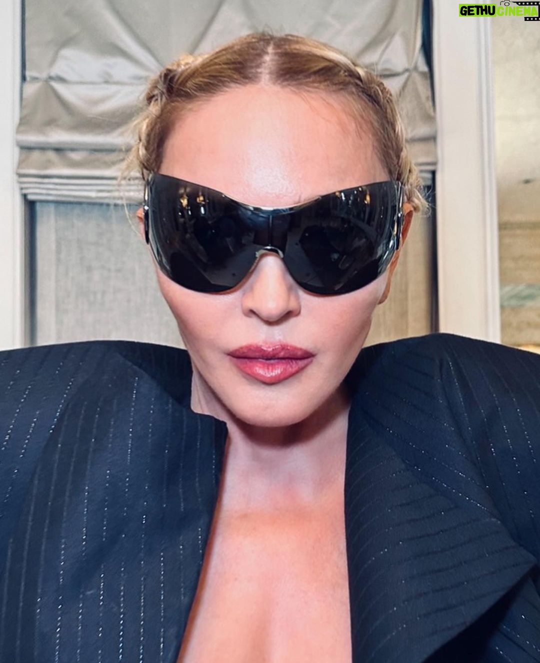 Madonna Instagram - All dressed up and Nowhere to go…………….👠 …….. But Soon , Very Soon, I’ll be traveling to you . #celebrationtour
