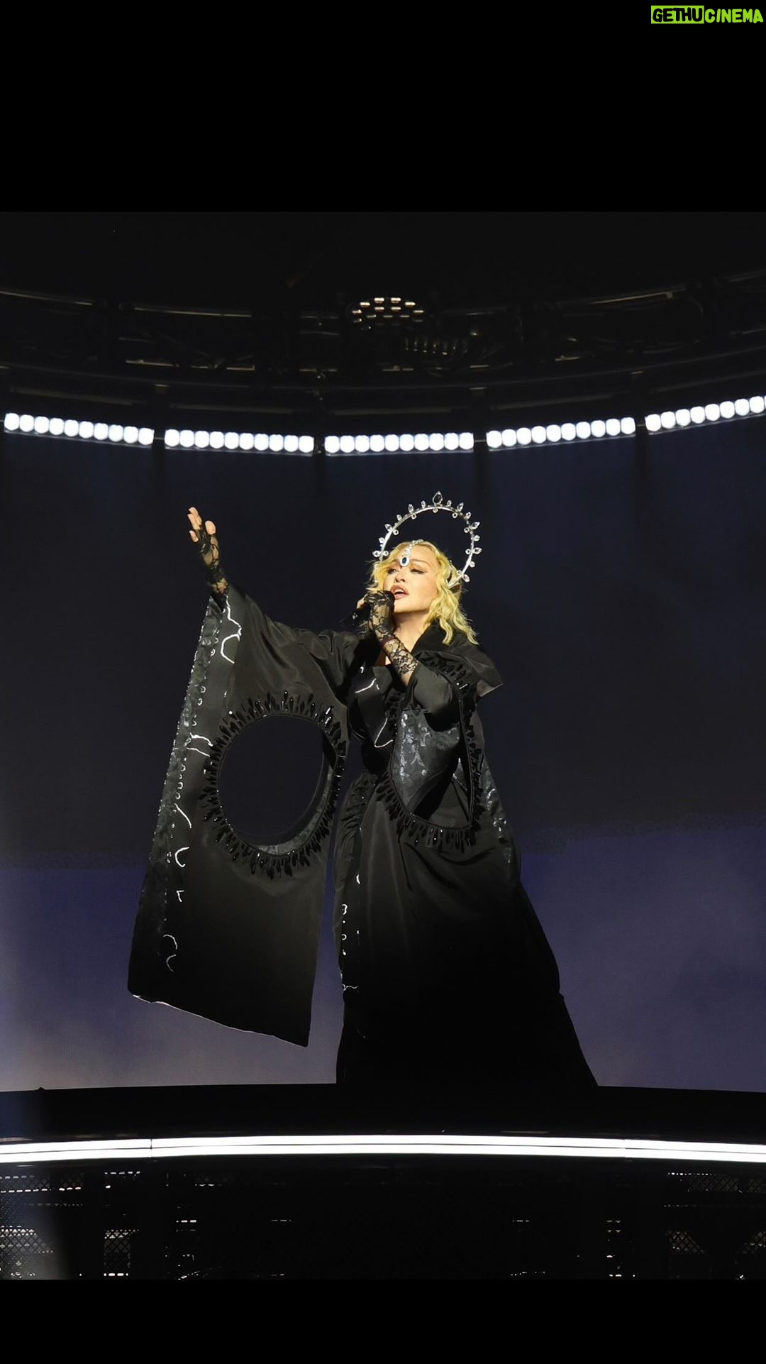 Madonna Instagram - Thank you LONDON! Opening Night! An Evening i will never forget. 🇬🇧♥️ #madonnacelebrationtour