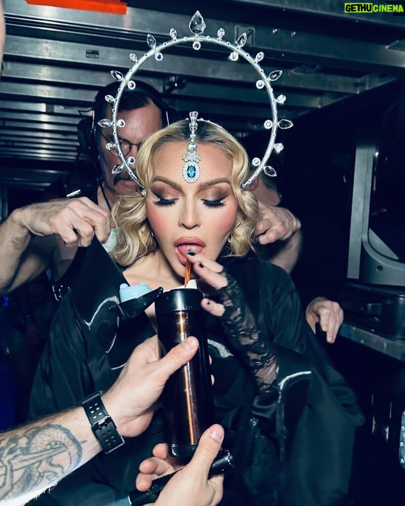 Madonna Instagram - It’s Show-Time………….🎙 #WashingtonDC #madonnacelebrationtour