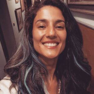 Mafalda Matos Instagram - Só para dizer que estou bem e feliz. A minha ausência nas redes tem sido por excelentes causas. Há muitas novidades. A vida quando flui vem com muitas mudanças. Até o cabelo ficou um pouco azul 🩵 

Há coisas que se mantêm. 

As sessões de Coaching Holístico por exemplo 🙌

Em breve volto com mais novidades🌻

#bluehair #happy #stayreal