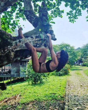 Mafalda Matos Instagram - "Leve, leve" é o formato. São Tomé abençoa-me com vitalidade e alegria 💚 desejo o mesmo para ti! 
.
.
.
#saotome #africa #mogli #biohacking #happyhealthy #joy #alegria