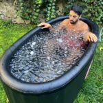Mafalda Matos Instagram - BIOHACKING Reset Retreat 26 - 28 Maio Portugal @enxara.retreats Após o grande sucesso do 1° retiro @prannaceia em Portugal, em Setembro de 2022, vamos inovar esta maravilhosa experiência voltando com muitas novidades 🤗 Vamos partilhar contigo um pouco da épica história da criação deste retiro... Há umas semanas atrás eu (Sara) contactei a @enxara.retreats para reservar uma data e quem me atendeu foi a @mafaldamatos gestora do centro. Seria uma chamada breve sobre a logística do espaço e dúvidas pontuais contudo acabou sendo uma 1h30 de conversa transformadora. Apercebemo-nos que temos muitos gostos em comum e foi sincronia atrás de sincronia, como por exemplo o nosso aniversário ser no mesmo dia (15 de Abril) 🤗 Temos tantas coisas em comum como coisas que nos complementam, por isso e por muito mais, decidimos realizar este retiro juntas 👯‍♀️ Entretanto a Mafalda veio a Angola visitar-me e estamos neste momento juntas a iniciar o retiro Detox & Discovery em São Tomé e Príncipe🌴 Tem sido uma troca muito bonita de conhecimento e agora estamos ambas muito empolgadas em partilhar esta boa energia contigo 😃 Convictas do caminho do meio, aquele que junta a sabedoria ancestral com a ciência, vamos partilhar neste retiro de 3 dias, técnicas e conhecimento para um RESET total à forma como vês a vida. Da alimentação aos valores de conduta, como a disciplina e a coragem, o BIOHACKING Reset Retreat é o berço de uma nova versão de ti! Se te identificas com: ✅ Hipertensão /Hipotensão ✅ Excesso de gordura corporal ✅ Depressão e ansiedade ✅ Problemas de humor ao acordar ✅ Instabilidade emocional ✅ Falta de memória, foco e/ou energia ✅ Problemas para dormir ✅ Vícios (doces, pão, álcool, relações tóxicas etc.) ✅ Diarreia ou prisão de ventre ✅ Fome constante ✅ Doenças crónicas, cardíacas, autoimunes e genéticas ✅ Resistência à insulina ✅ Falta de Libido Sexual ✅ Ex Vegan/ Ex Vegetariano ✅ Fortalecer a imunidade e a longevidade Vem viver essa experiência connosco! Para mais informações sobre o programa, valores e alojamento: www.prannaceia.com/portugal +244 932 134 03 +351 91 205 5 205 Um mundo melhor é possível💜 Enxara.retreats