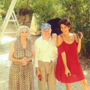 Mafalda Matos Instagram - O meu avô Artur 🤍 
Tantas saudades tenho... tanta gargalhada boa e conhecimento passado... Um homem incrível. O meu "galã"... o meu querido avô dos selos... 

Estou triste.

O meu único avô vivo partiu. Aproveitem muito os anciãos. Eles são pérolas.. são o chão, as raízes, a força de uma geração que viveu tanto..

Com muito Amor... e só Amor... tanto..

#rip #avô #Amor
