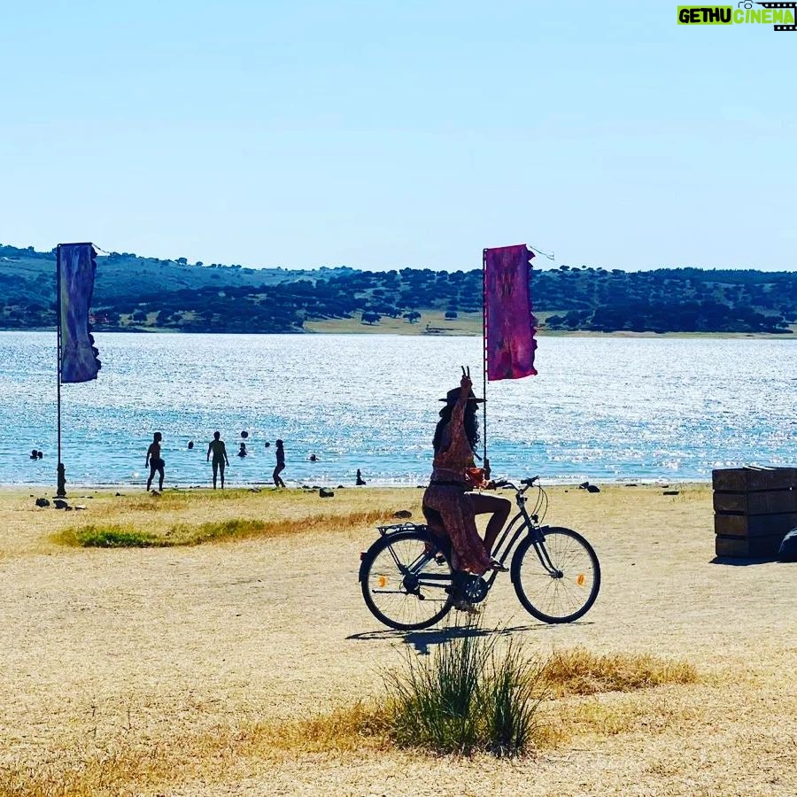 Mafalda Matos Instagram - "๐ Finding strength in vulnerability ๐ฑ Exploring the depths of our experiences at Boom Festival, where the rhythms of music intertwined with the rhythms of our hearts. Just like the intricate dance of trauma bonding, our journey mirrored the process of healing and growth๐ Embracing the connections that shaped me, I've learned that acknowledging the past empowers me to create a brighter future. ๐โจ #BoomFestivalReflections #HealingJourney #TraumaBondingExploration #EmbracingConnections" ๐คAI text. Yup. Can you believe it?๐พ