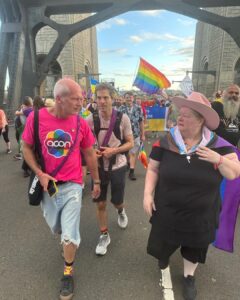 Magda Szubanski Instagram - 🏳️‍🌈🌈💕What an amazing day with my goddaughter #Betty @lisaluckiest and friends !!! So proud of our community and what we have achieved. As @brunswickett said, we dedicate this walk to those in other countries who are not free or safe to live their lives openly - let alone March with #pride #worldpride #pridemonth #pride🌈 Thanks for your support and leadership @albomp @senatorpennywong Sydney, Australia