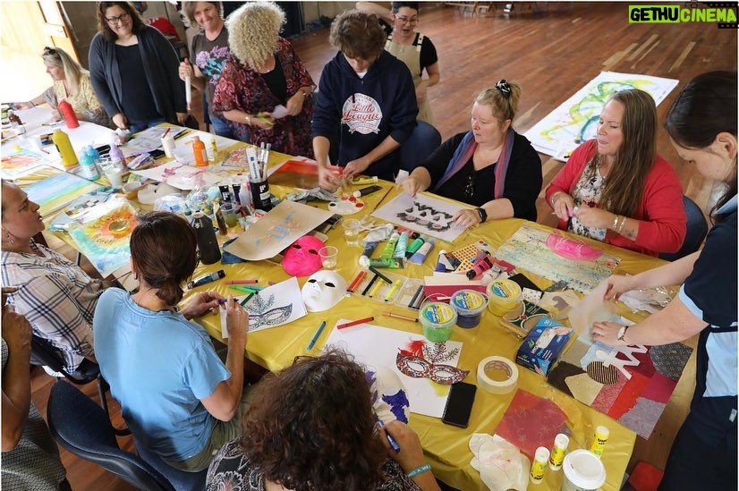 Magda Szubanski Instagram - Making art & making new friends. “Regeneration” long-term bushfire support team on Kangaroo Island for launch of the program there. Lots of terrific, heartfelt conversations & feedback for our return trips . Great work all! The Regeneration program is constantly evolving in response to specific needs of each community. Amazing, resilient folks. See you next time KI!! Back to Tumbarumba for follow up soon!! #traumainformed #arts Thanks to all who donated to @willconnolly__ and my fundraiser which is what has allowed all this to happen. 🙏❤️🙌 Find out more or donate see link in bio @centrecreativehealth @hospitalresearch Photo credit: Daniel Clarke, Ninti Media 🙏