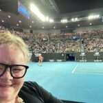 Magda Szubanski Instagram - AMAZING seats to watch an AMAZING match!! You know how I love me tennis!! de Minaur is on fire 🔥 tonight 🎾 Brilliant tennis from @alexdeminaur and Andrei Rublev Thank you @piper_heidsieck for the incredible ON COURT EXPERIENCE and #ausopen @tennisaustralia @australianopen