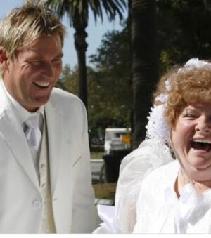 Magda Szubanski Instagram - Woke in the middle of the night to the terrible terrible news that Shane Warne had died. I’m in utter shock. Inconceivable that a life crammed with so much genius and larrikin charm could be snuffed out so suddenly and so soon. 
When we filmed these immortal scenes Warnie proved that he was not just a great sportsman but also a great sport. He played along with our shenanigans and we had loads of fun. He was a great pasher! 
In between takes we chatted and I totally fell under the spell of the famed Warnie charm: he was thoughtful and very sweet. He was born not far from where I lived and so much of him was typical, Melbourne outer suburban boy. Except, of course, that he was blessed by the gods of cricket. My god. So blessed. But also dedicated and hard working. He taught me - or rather Sharon - how to do the flipper and recounted how he would practice that spin hundreds of times a day until he could propel a cricket ball one metre straight up into the air just by clicking his fingers. His fingers were like small tree trunks. 
But mostly I remember how he spoke with such great love and pride of his beautiful kids. 
This is a shocking loss for our nation and for the cricketing world
And poor Sharon has lost her hero and the love of her life

But right now my heart is with his family and his friends - and most especially with his beautiful children Jackson Summer and Brooke whom he loved so very very much
RIP Warnie 💔
sending love to you and Rod Marsh up there in cricket heaven
❤️ 🏏 
Mags 
@jacksonwarne18 @summerwarne @brookewarne @jasonwarne30 
@shanewarne23 #warnie #shanewarne #cricket #kathandkim