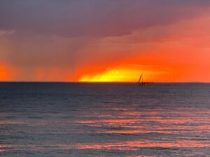 Magda Szubanski Instagram - Oh wow!! Incredible sunset and lightning over the bay 
🌅 🌩⛈ Hey @wendysharpeart they remind me of the colours you used in my portrait!!