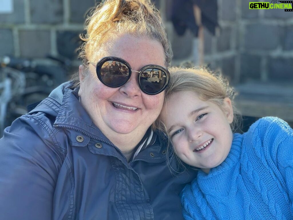 Magda Szubanski Instagram - Since #covid_19 my Betty and Billy time is more precious than ever. Love these little souls so much ❤️💕💖💜💚 #goddaughter #godmother #beach @davidcampbell73 @lisaluckiest