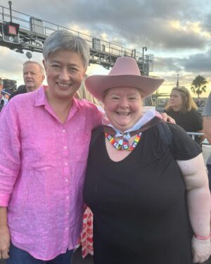 Magda Szubanski Instagram - 🏳️‍🌈🌈💕What an amazing day with my goddaughter #Betty @lisaluckiest and friends !!! So proud of our community and what we have achieved. As @brunswickett said, we dedicate this walk to those in other countries who are not free or safe to live their lives openly - let alone March with #pride #worldpride #pridemonth #pride🌈 
Thanks for your support and leadership @albomp @senatorpennywong