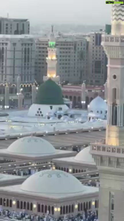 Magdy El Hawary Instagram - صلاة العيد من مسجد الرسول صلى الله عليه وسلم 🙏 المدينه المنوره مدينة رسول الله