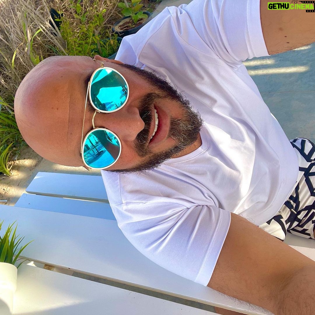 Magdy El Hawary Instagram - بنلحق اخر weekend 😅😭#الساحل ♥️باي باي ✋ Hacienda White