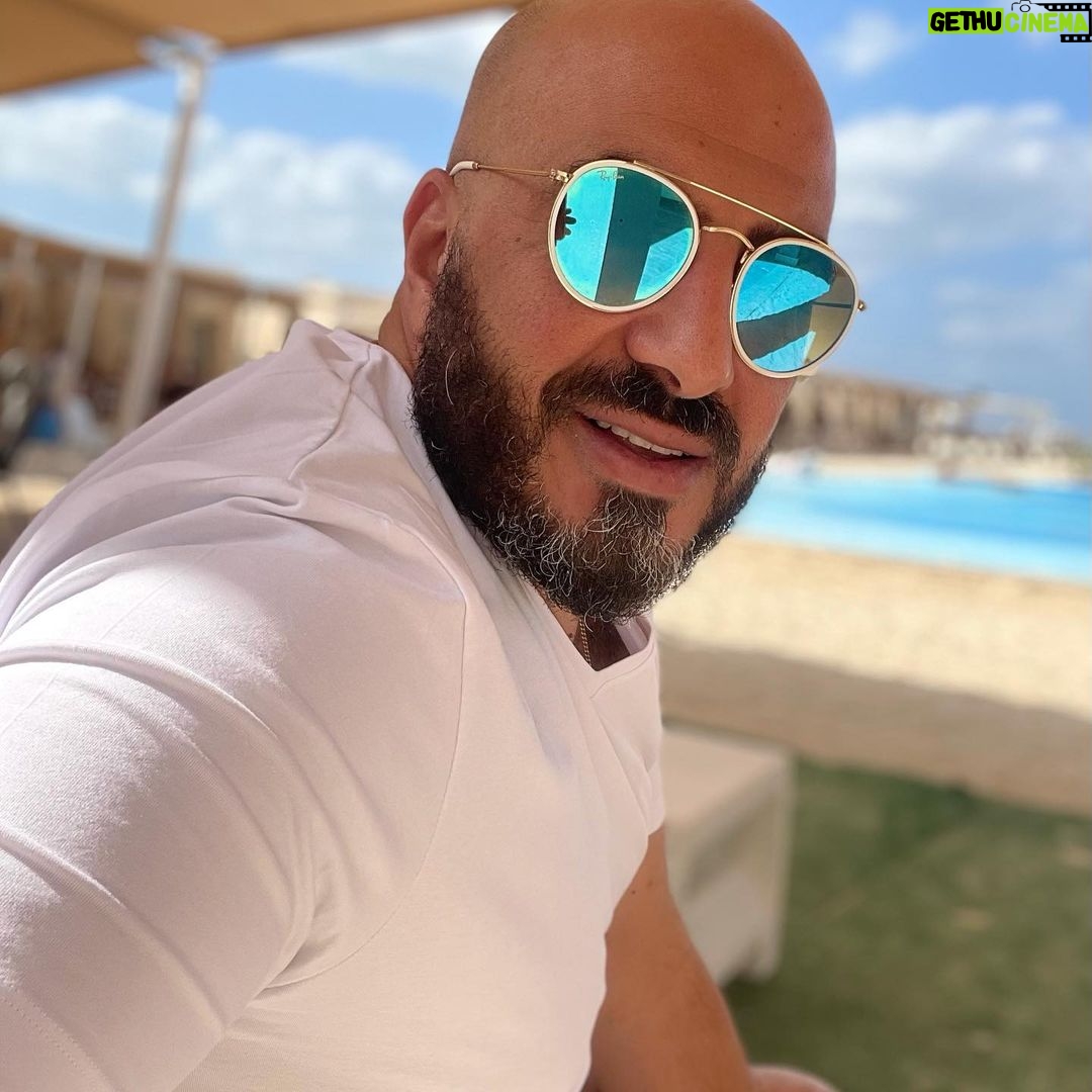 Magdy El Hawary Instagram - بنلحق اخر weekend 😅😭#الساحل ♥️باي باي ✋ Hacienda White