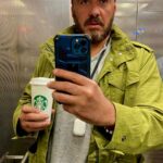 Magdy El Hawary Instagram - لما #الانتاج يخلوك تشرب قهوتك في الاسانسير من كتر التفكير 🥹🤣