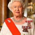 Magdy El Hawary Instagram - Queen Elizabeth II has died, Buckingham Palace announces Queen Elizabeth II, the UK's longest-serving monarch, has died at Balmoral aged 96, after reigning for 70 years. نقطة فارقة في تاريخ البشرية . رحم الله الملكة اليزابيث 😔