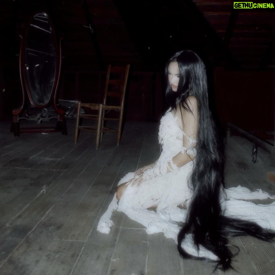 Maggie Lindemann Instagram - one week till hostage!!!!! AHH!!! are u excited .. tell me rn