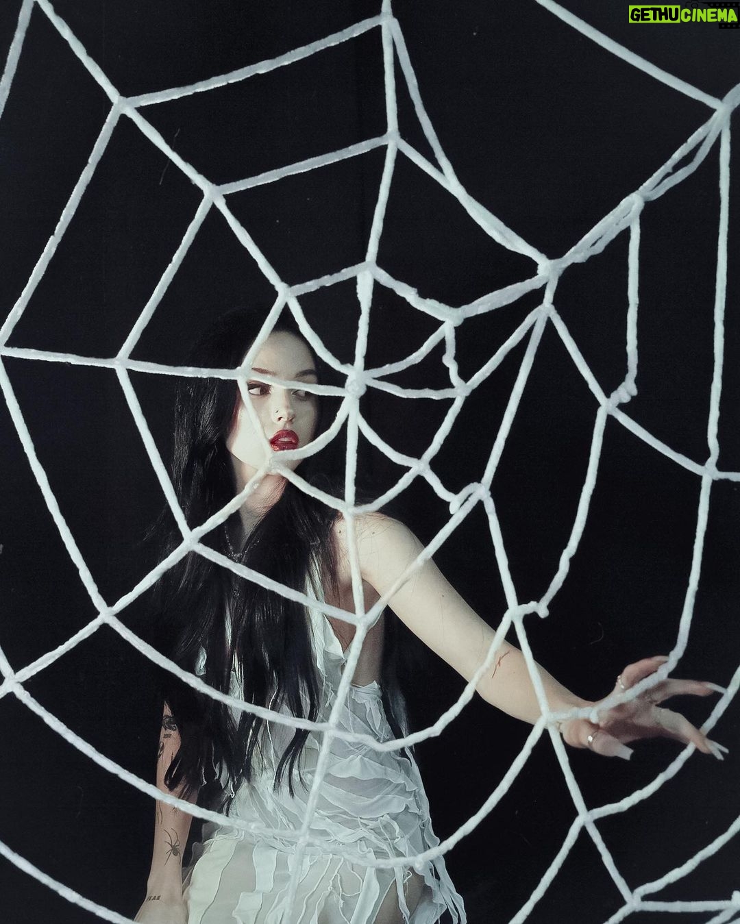 Maggie Lindemann Instagram - caught up🕸🕷