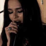 Maggie Lindemann Instagram - ‘all around me’ cover out on youtube now🖤🫶🏻👼🏻 thx for waiting