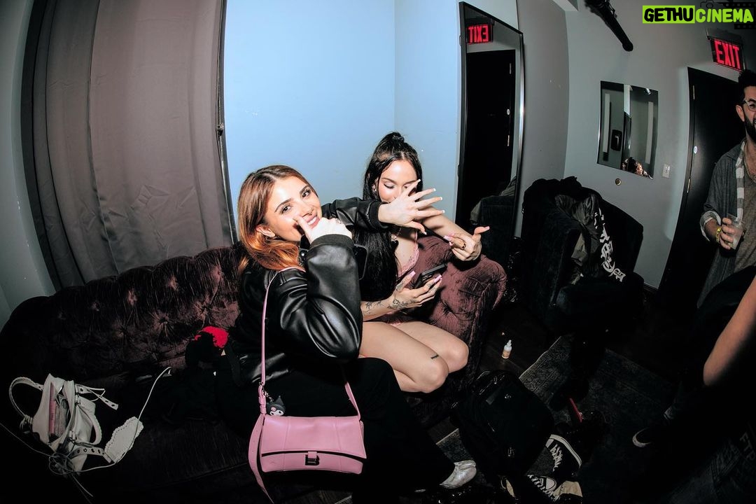 Maggie Lindemann Instagram - i cannot even begin to describe how grateful i feel to have been able to go on a headlining tour. i was scared to even go on this tour out of fear that has been instilled in me throughout my career. but we fuckin SOLD TF OUT. every single night i felt the love, you all are the best fans anyone could ever ask for, fr. you brought insane energy every single night. i would be absolutely nothing without u. i LOVE U. to my team and band, you made this tour so stress free and smooth. y’all brought so much positivity every day, even at 7 in the morning. i would not have been able to put on this show without any of you. thank you for all the work and time you guys put in. i seriously am so grateful and love u guys. thank you @morguemami for coming on tour with me and fuckin killing it every night. everyone loved you, including me, and the shows would not have been the same without u. can’t wait to see what you do next 🖤 i love you all, THANK U! australia we see u soon.