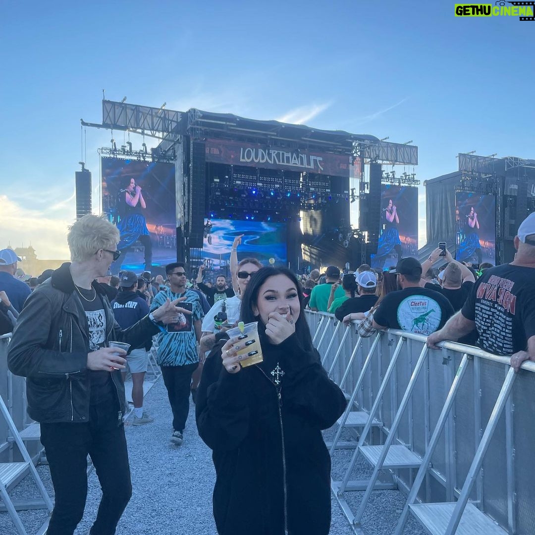Maggie Lindemann Instagram - thank u @louderthanlifefest for having me but more importantly thank u for having evanescence 🫶🏻 Louisville, Kentucky