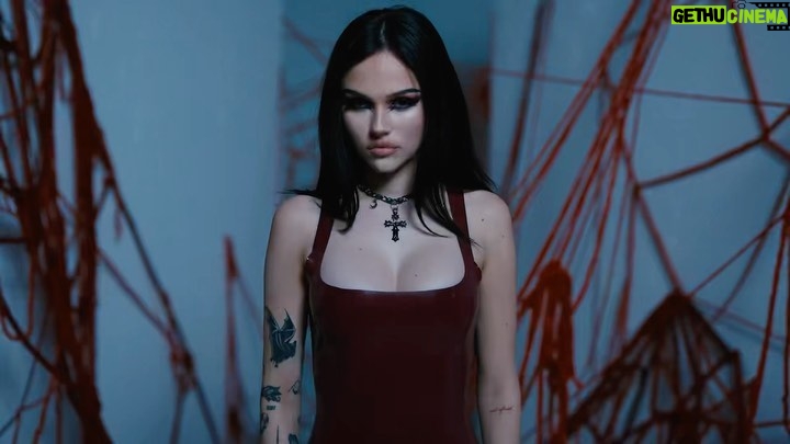 Maggie Lindemann Instagram - break me! 6/3. @siiickbrain 🩸