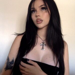 Maggie Lindemann Instagram - 🩹🧸👼🏻🖤hcydttm?