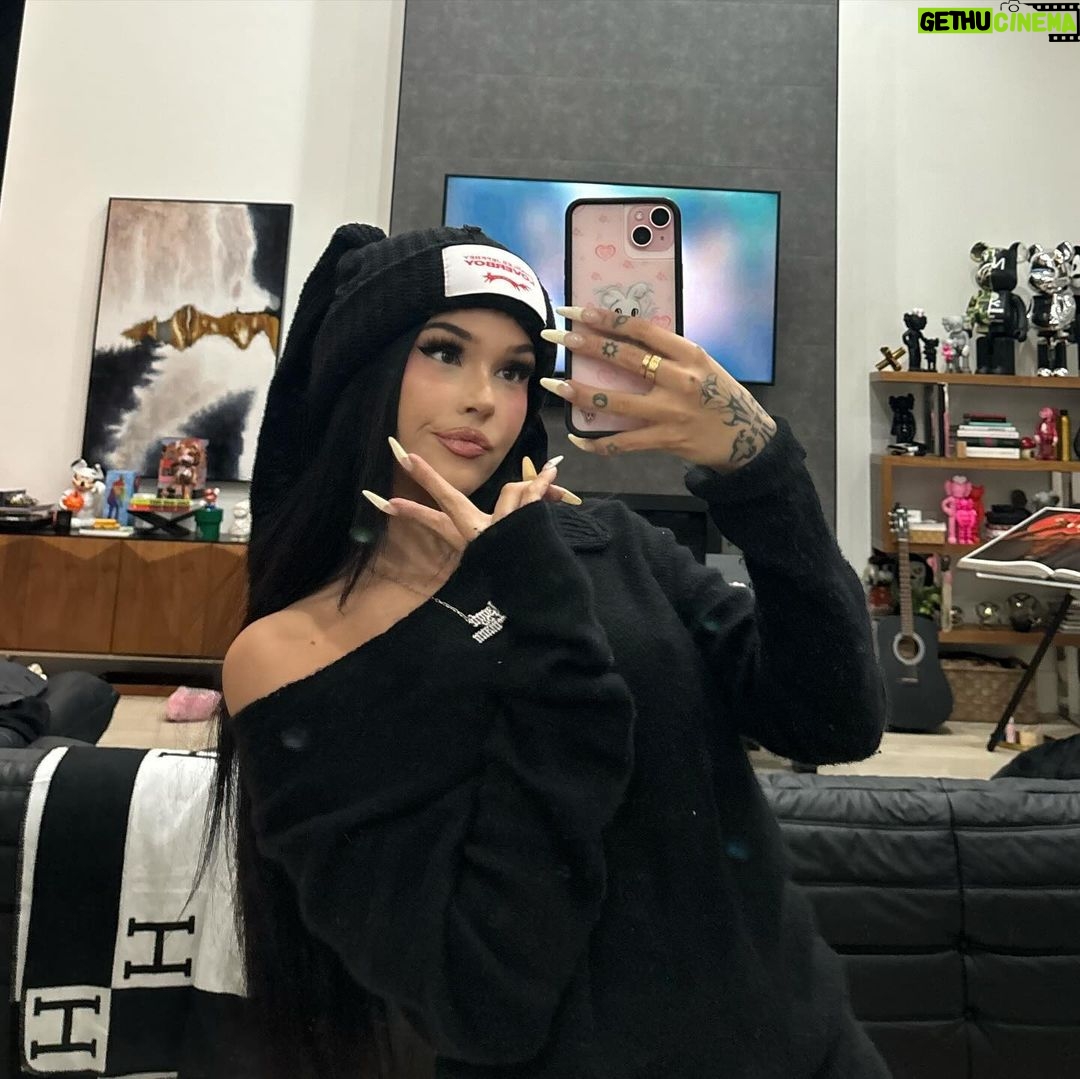 Maggie Lindemann Instagram - ✌️whole lotta me✌️